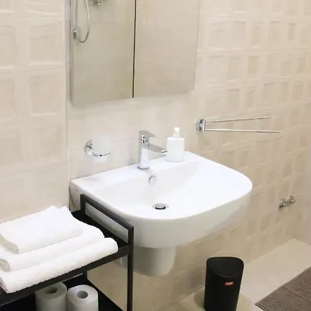 Appartamento Putignani 210 *